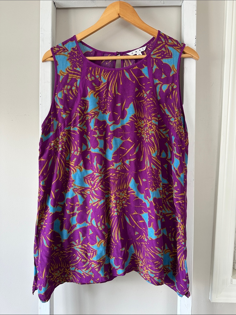Cabi Flowy Rayon Sleeveless Top